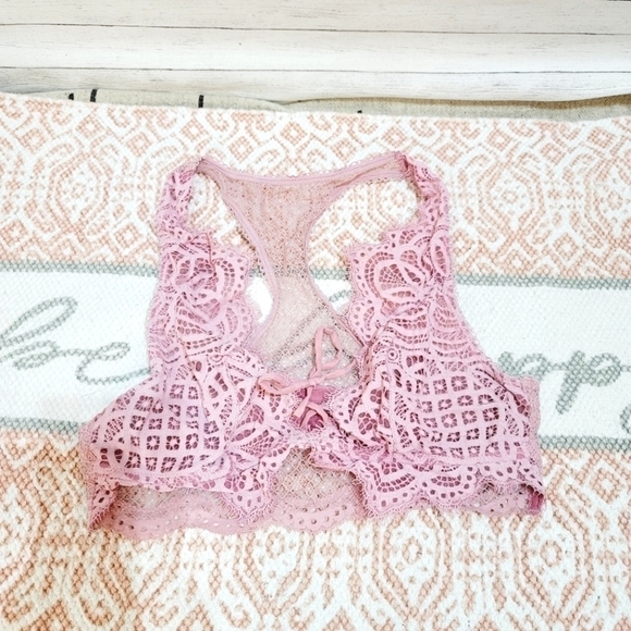 VS LAVENDER LACE BRALETTE, SZ SMALL, DAINTY, PRETTY, GENTLY USED - Picture 1 of 7